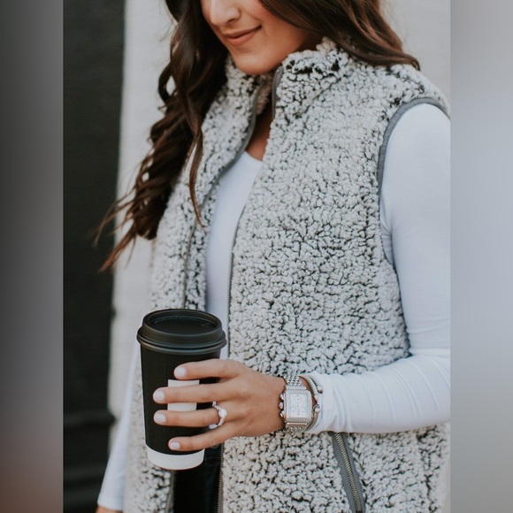 Faux fur women plush vest zip down warm jacket sleeveless
Fits true to size - Picture 6 of 8